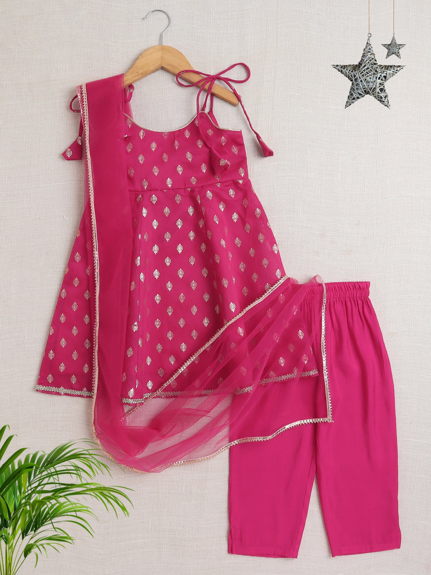 Chanderi Sleeveless Abstract Foil Printed & Lace Embellished Kurta & Salwar With Dupatta Set - Fuchsia Pink
