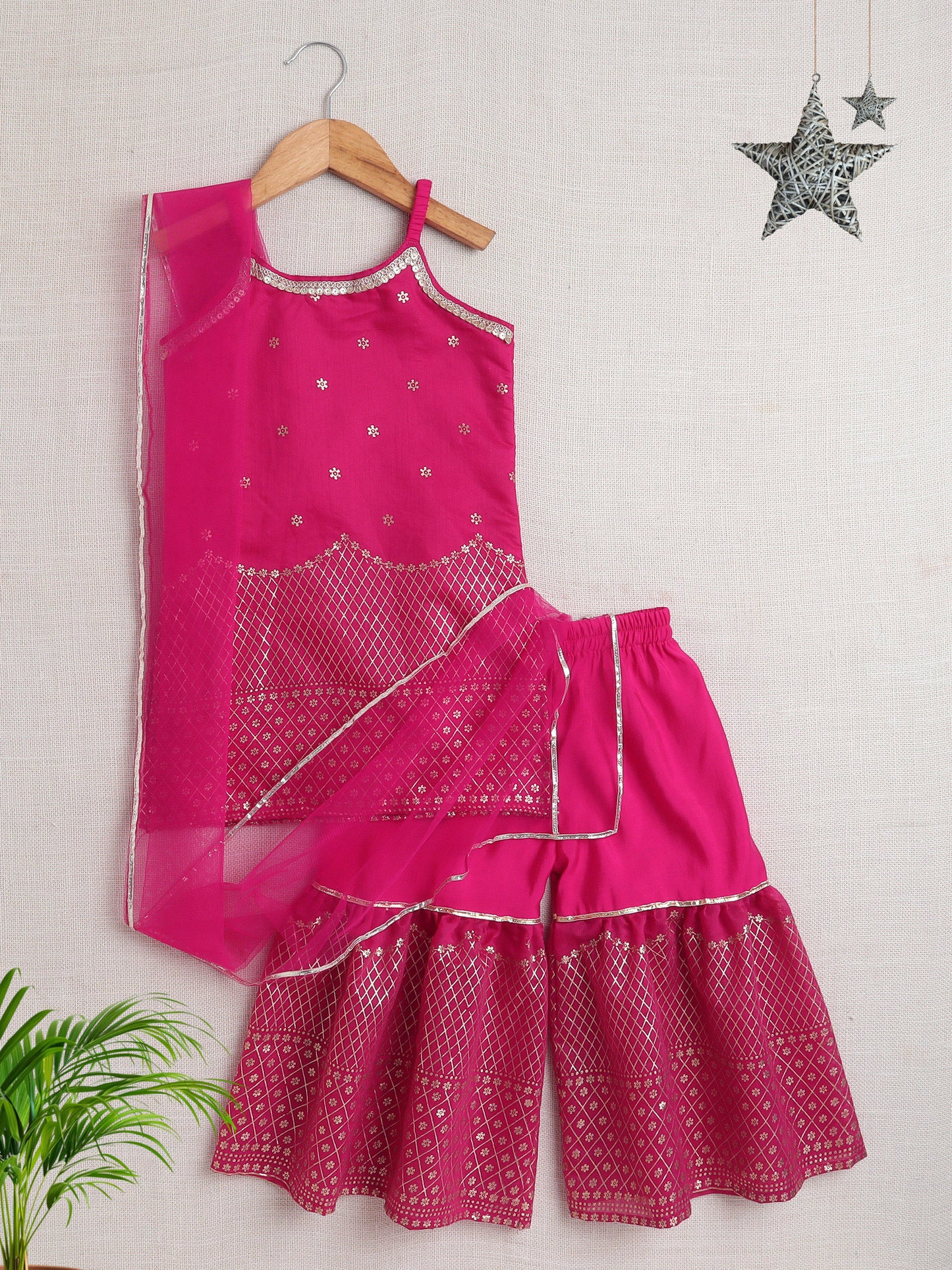 Sleeveless Embellished Kurta Set with Lace- Pink
