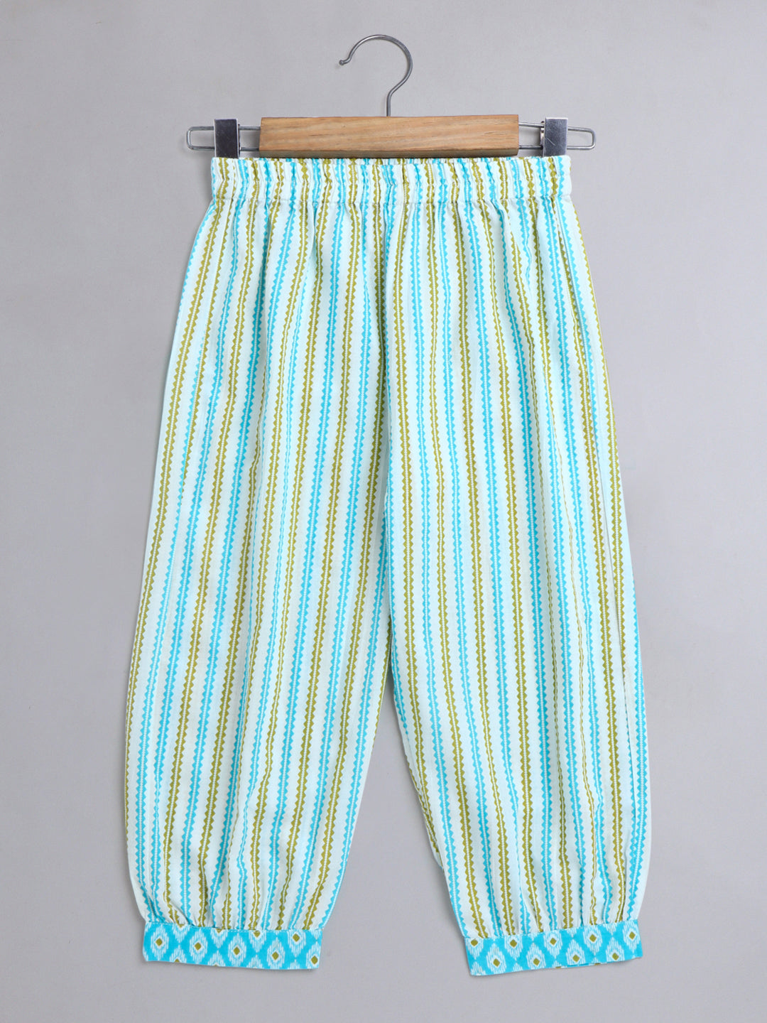 The Magic Wand Girls Ethnic Floral Print 3/4th Sleeves Gota Lace Kurta & Balloon Pant Set-Blue
