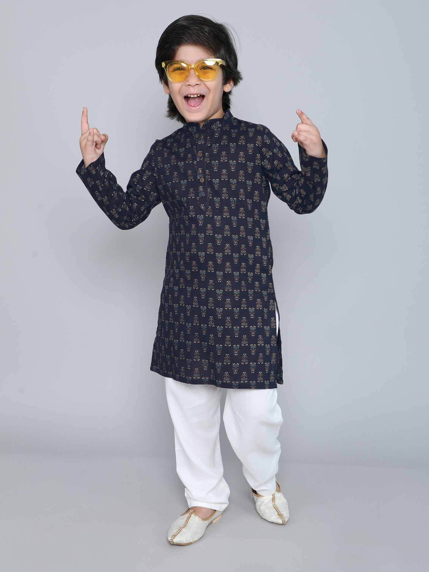 Floral Printed Mandarin Collar Full Sleeves Kurta And Pant Set-Navy Blue