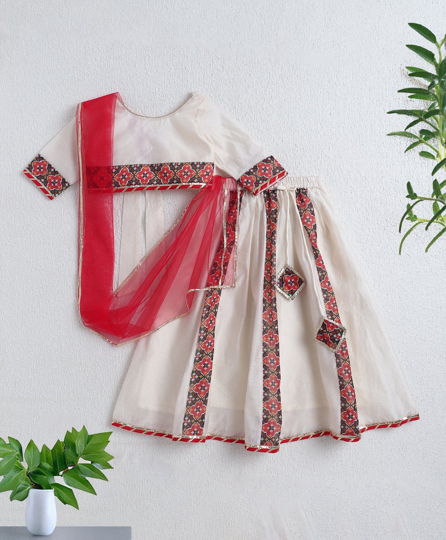 The Magic Wand Woven Solid Printed Three Fourth Sleeeves Choli and Lehenga Set with Dupatta- White