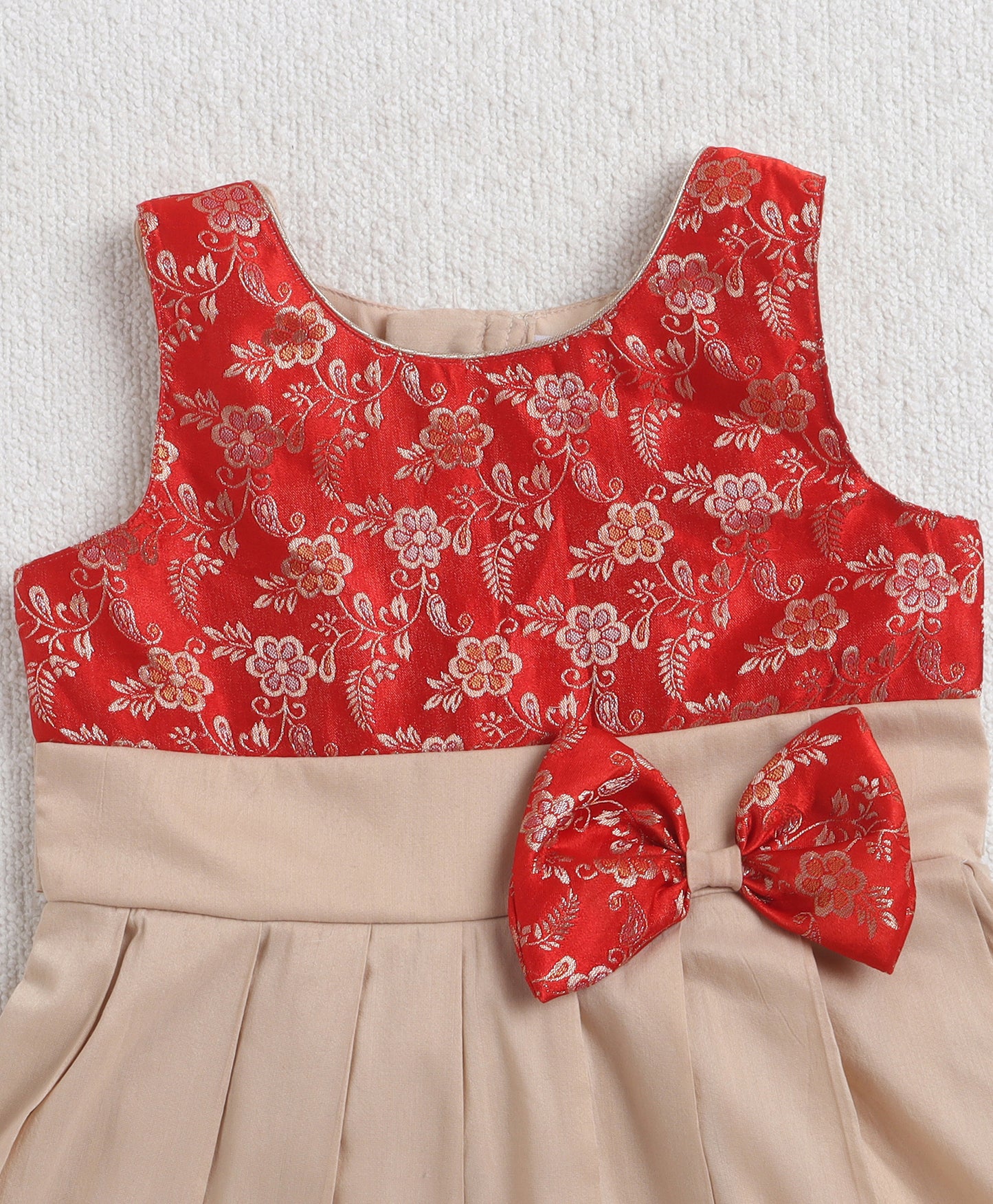 The Magic Wand Jacquard Sleeveless Dress With Bow Applique - Red