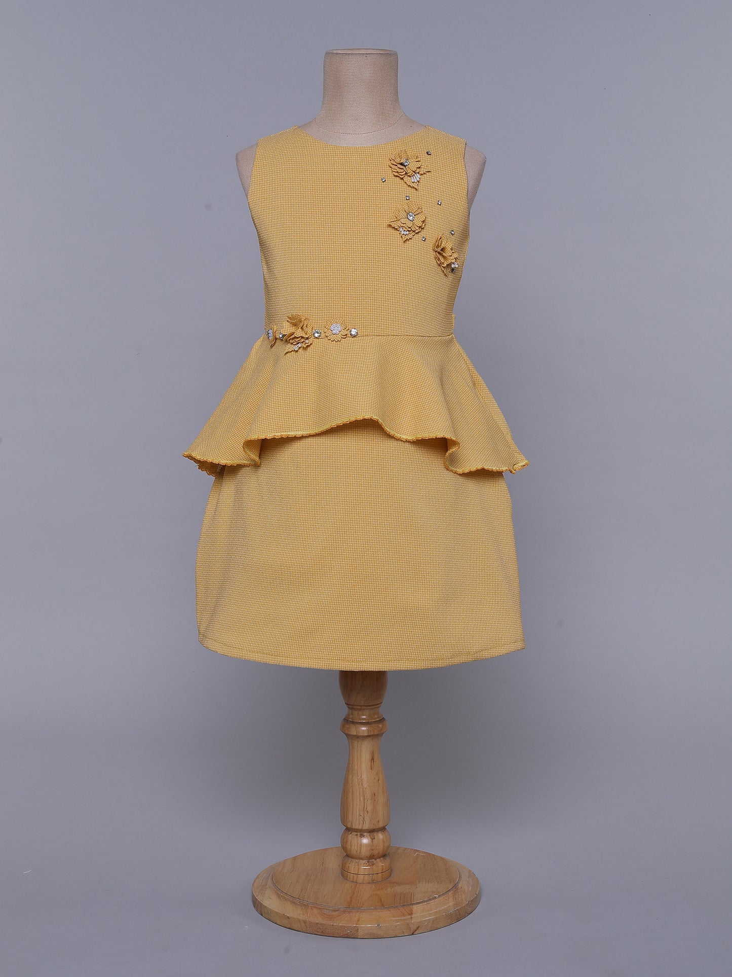 Sleeveless Peplum Formal Dress wth Corages-Yellow