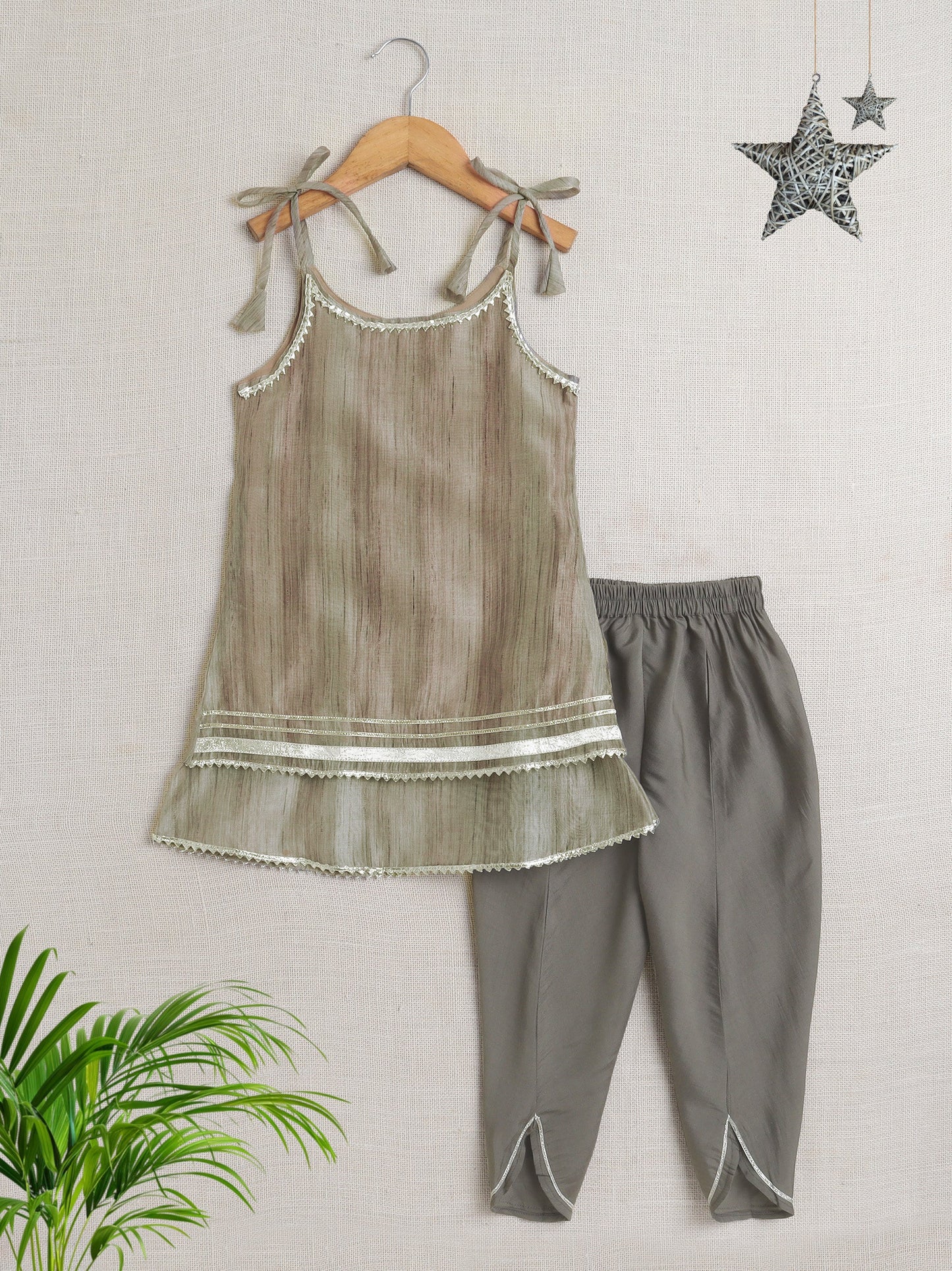 Chanderi Sleeveless Striped Lace Embellished Kurta & Salwar Set - Grey