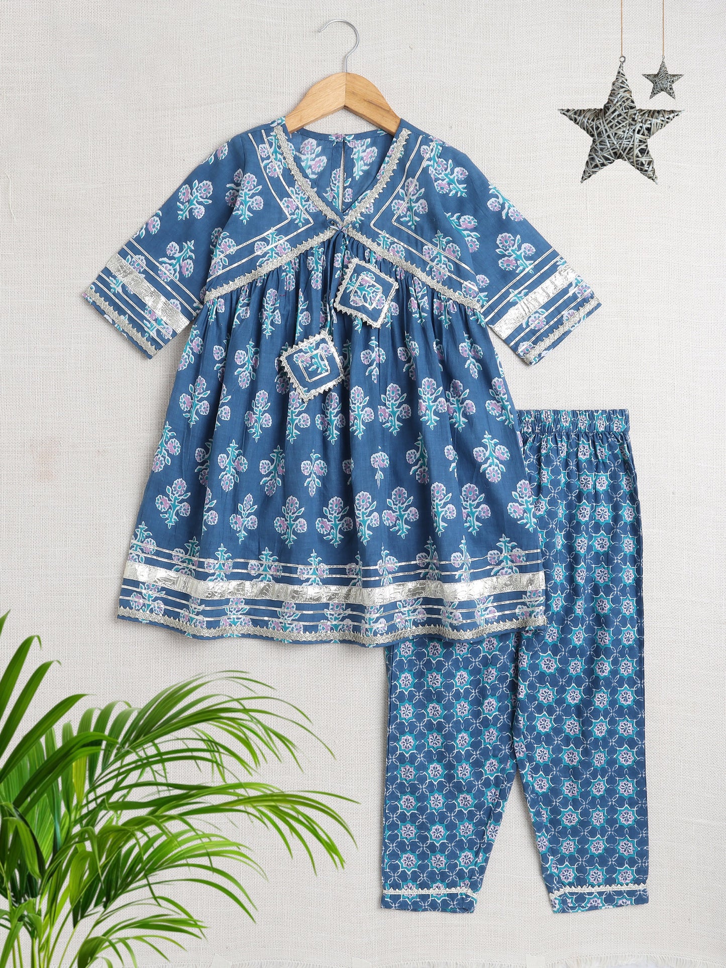 The Magic Wand Elbow Sleeve Floral Printed Kurta Set-Blue