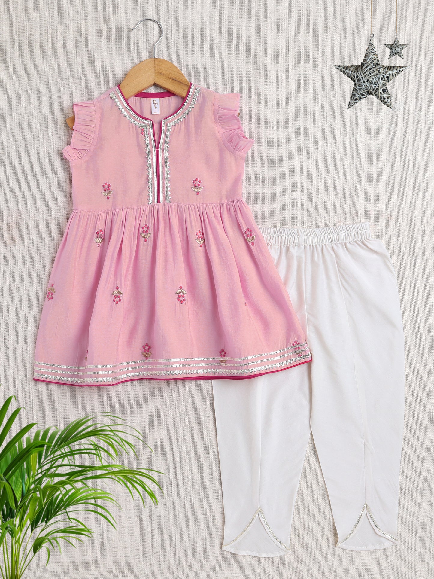 Short Sleeves Embroderied Kurta Set- Pink