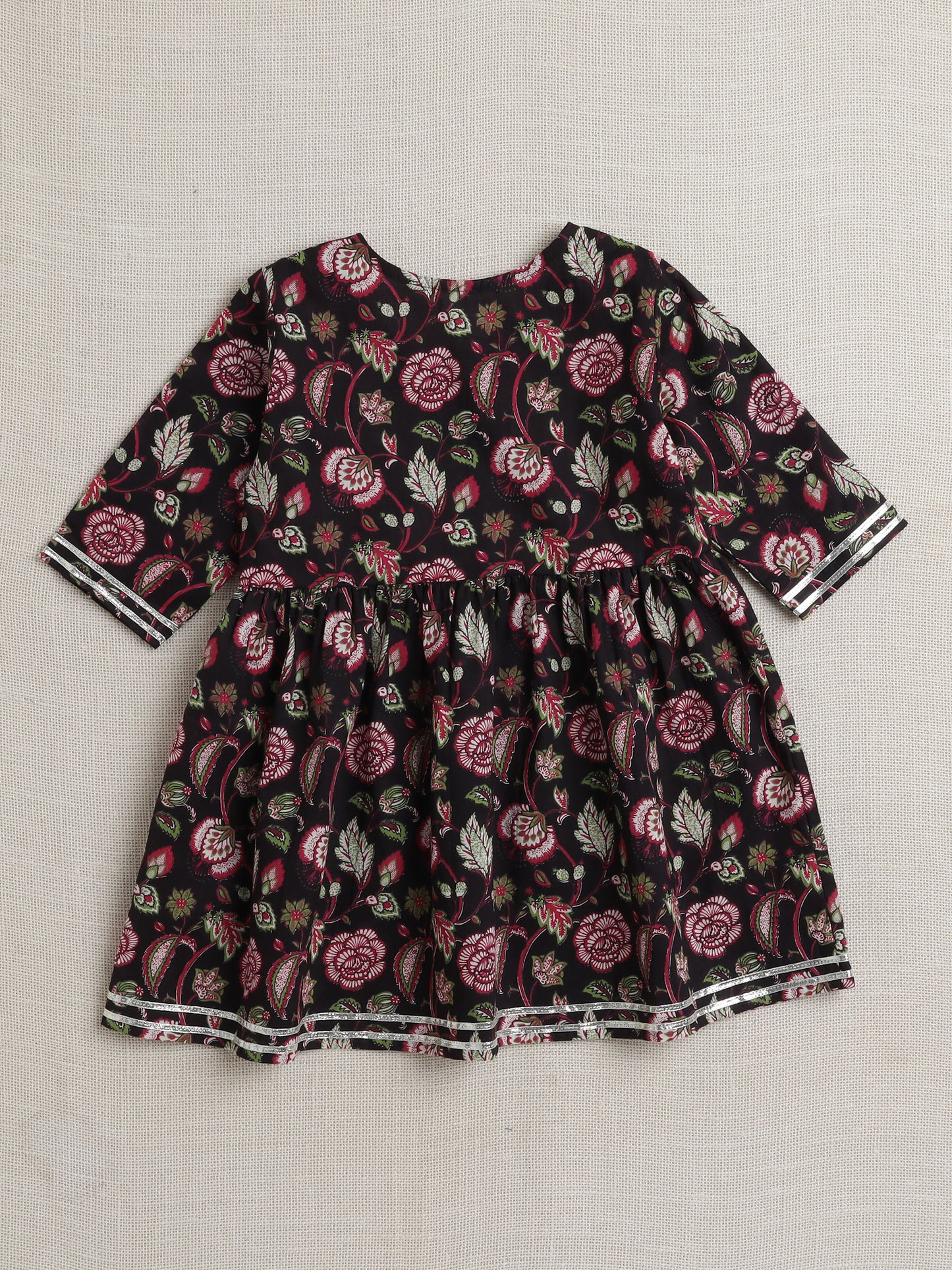 Half Sleeves Floral Print Kurta Set with Lace- Black
