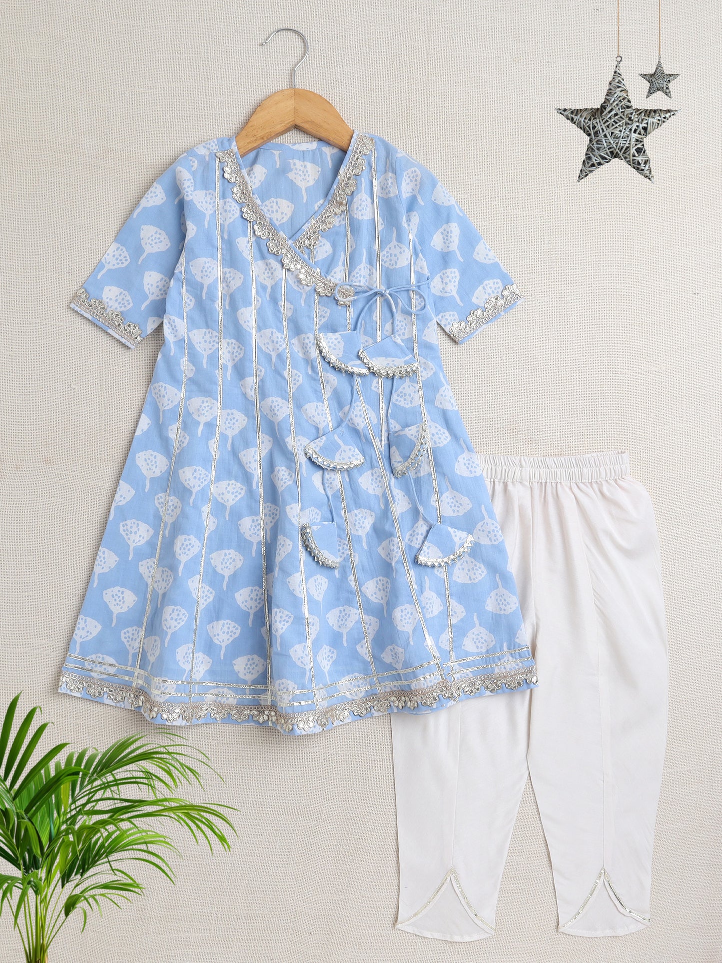 Short Sleeves Floral Print Kurta with Lace Pat Set- Blue