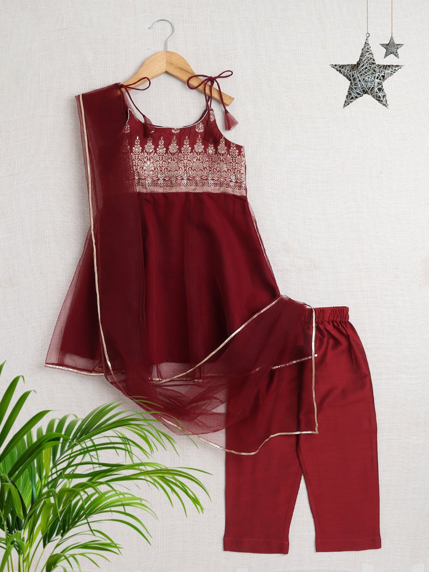 Sleeveless Brocade Printed Kurta Set-Maroon