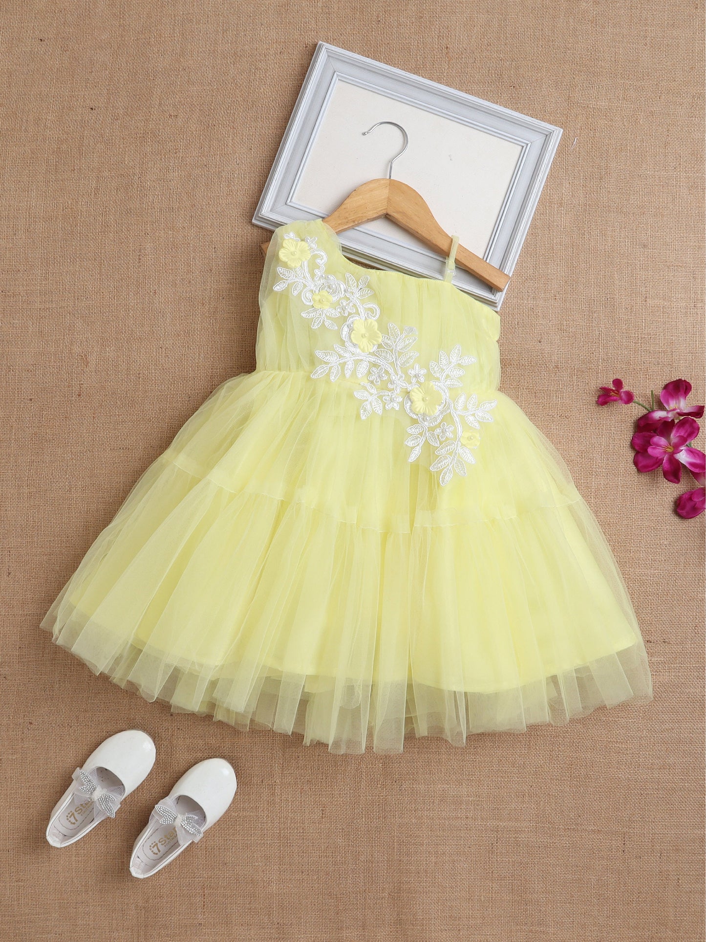 Sleeveless Net Flower Embroidered Patch Dress - Yellow