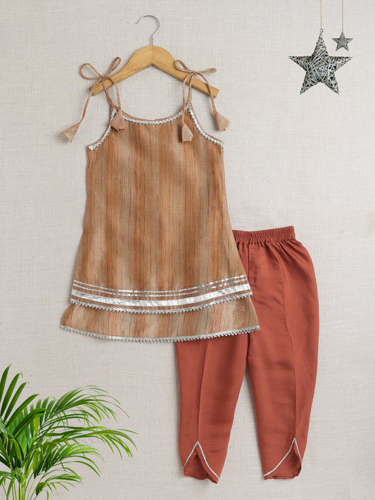 Chanderi Sleeveless Striped Lace Embellished Kurta & Salwar Set - Brown