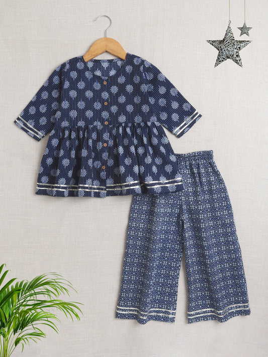 Three Forth Sleeves Geometric Print Kurta Set- Navy Blue
