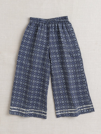 Three Forth Sleeves Geometric Print Kurta Set- Navy Blue