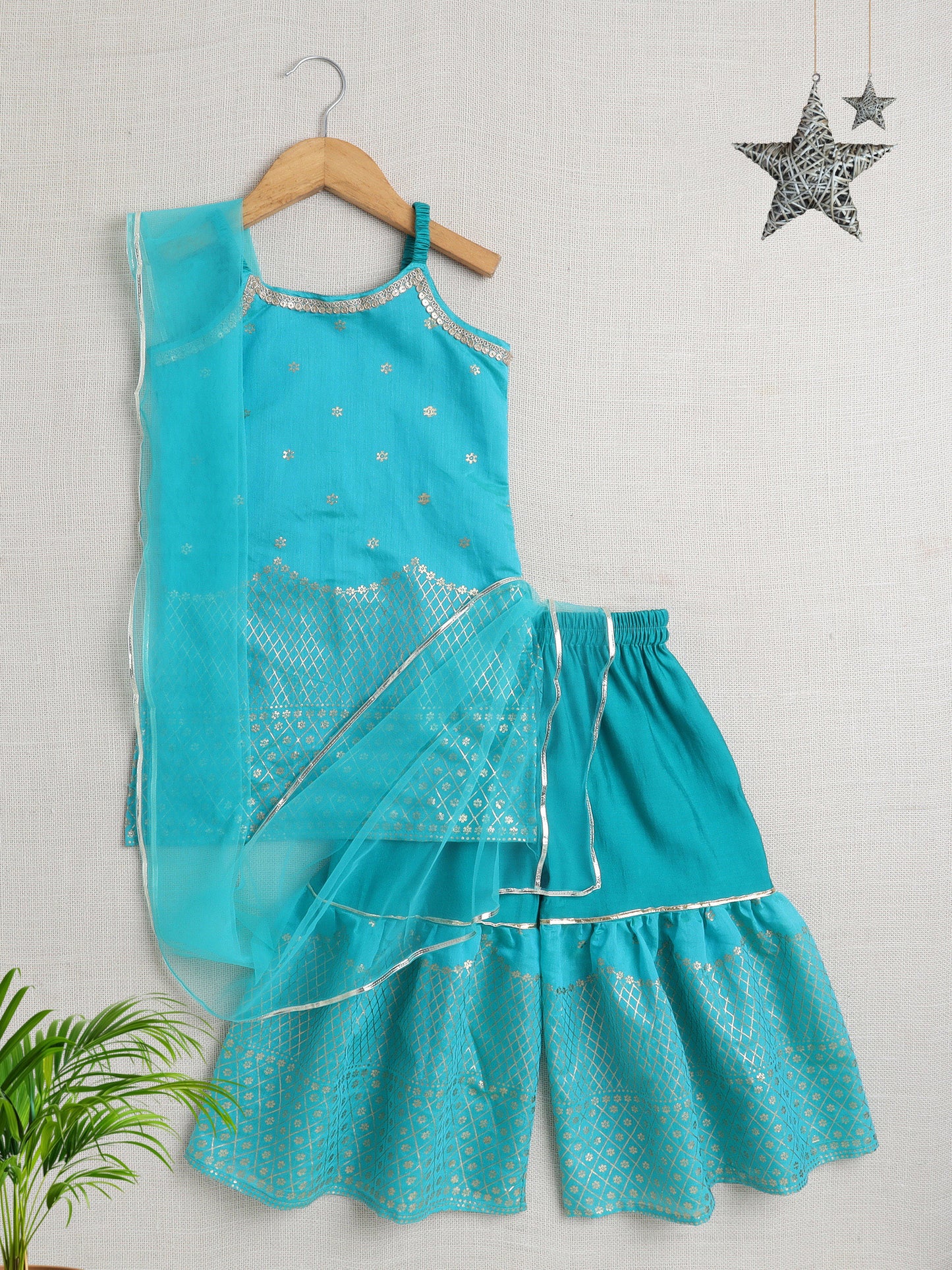 Sleeveless Embellished Kurta Set with Lace- Teal