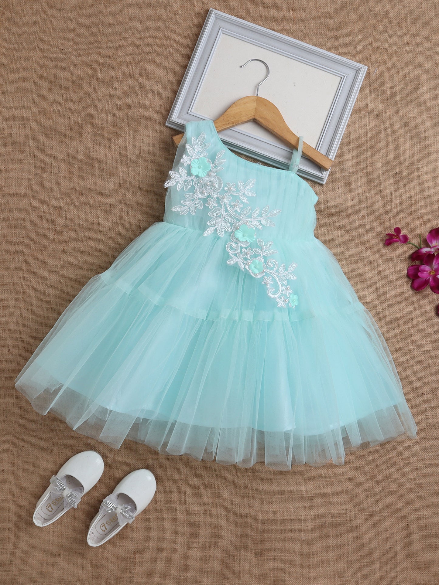 Sleeveless Net Flower Embroidered Patch Dress Dress For Girls - Blue
