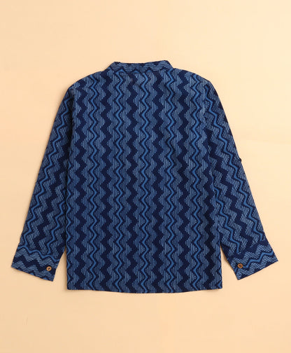 The Magic Wand Cotton Woven Zig Zag Printed Full Sleeves Short Kurta - Navy Blue