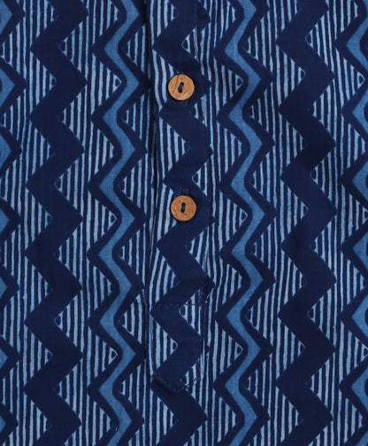 The Magic Wand Cotton Woven Zig Zag Printed Full Sleeves Short Kurta - Navy Blue