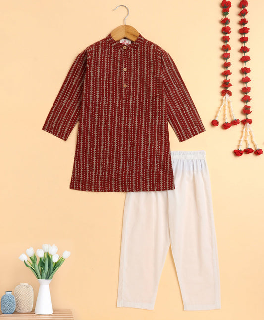 The Magic Wand Cambric Cotton woven Full Sleeves Printed Kurta Pyjama Set - Maroon