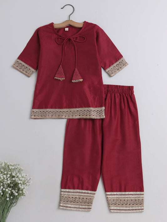 Lace Embelished Short Sleeve Tassled Kurta with Straight Pants For Girls-Maroon