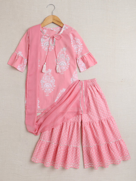 Full Sleeves Floral Print Kurta set- Pink