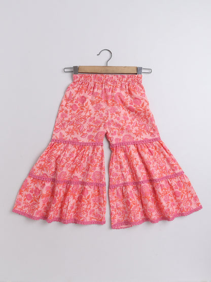 Indo Western Lace Embelished Floral Printed Sleeveless Contrast Buttons Kurta and Sharara Set-Pink,Peach