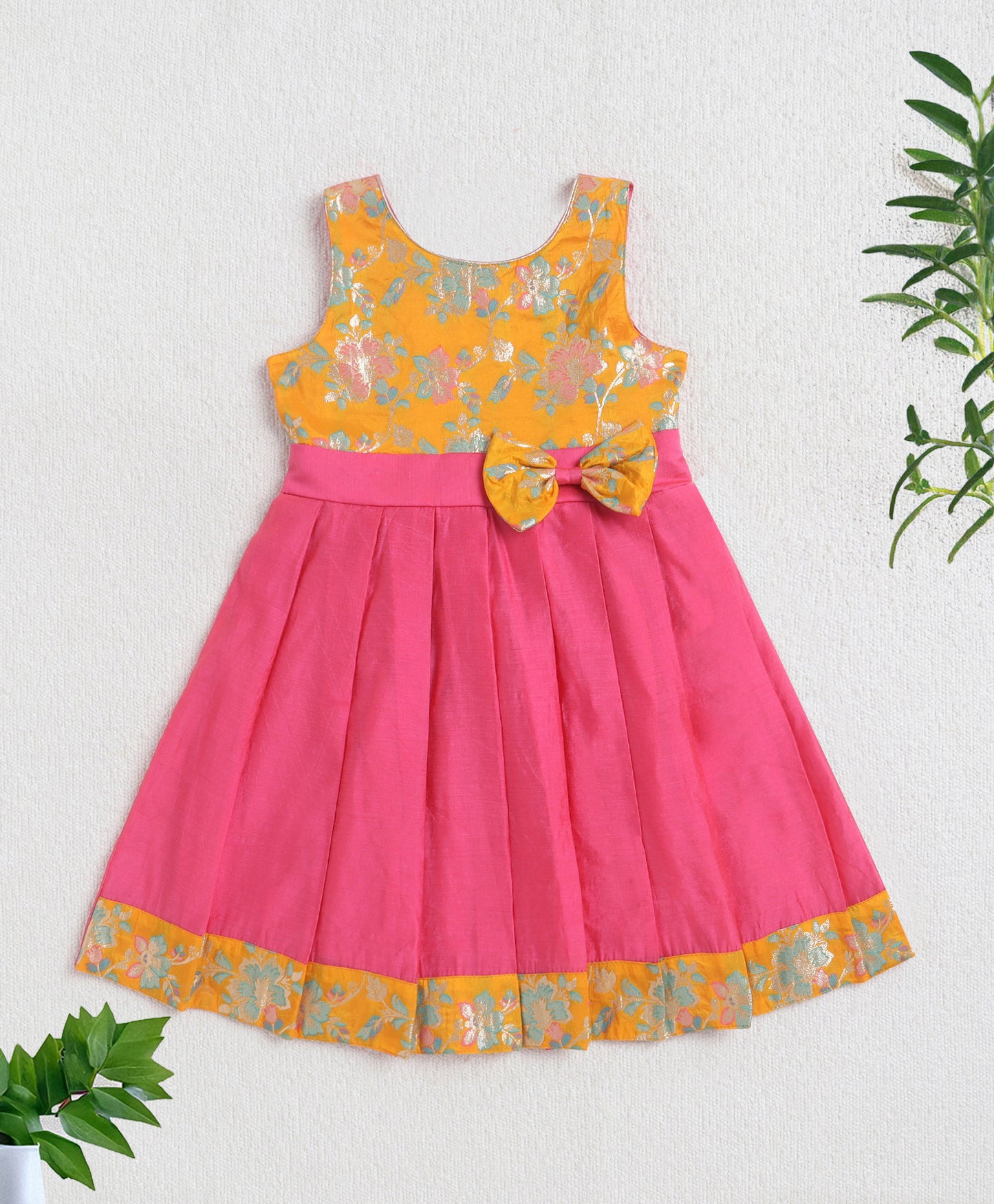 The Magic Wand Jacquard Sleeveless Dress With Bow Applique - Pink