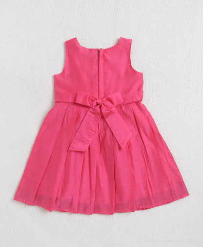 The Magic Wand Jacquard Sleeveless Dress With Bow Applique - Pink