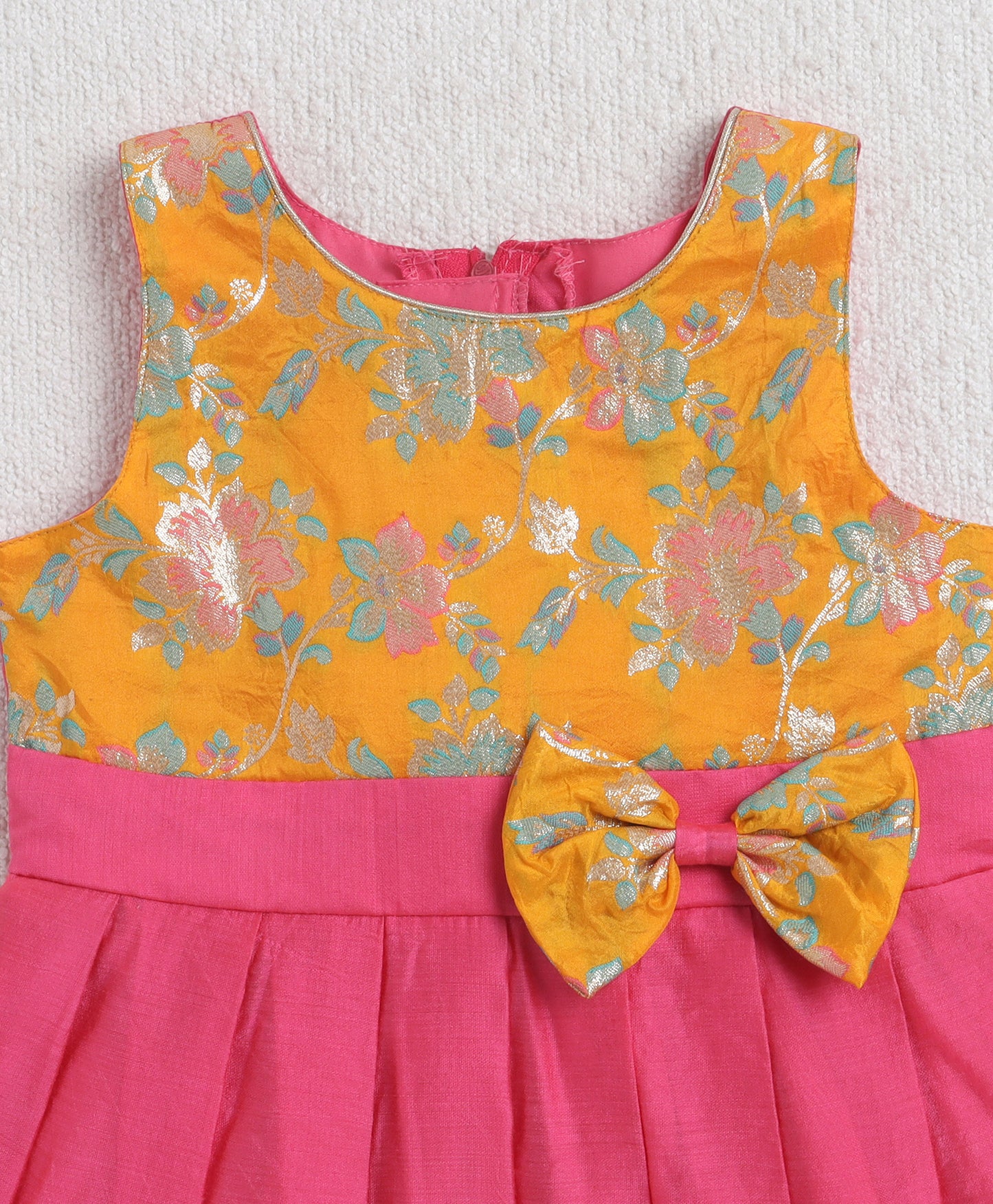 The Magic Wand Jacquard Sleeveless Dress With Bow Applique - Pink