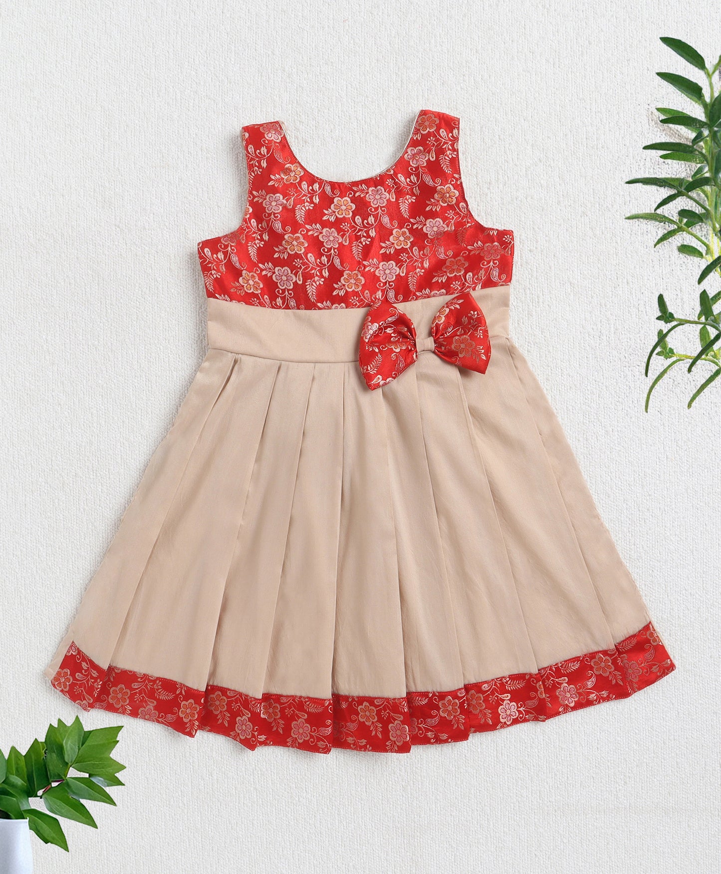 The Magic Wand Jacquard Sleeveless Dress With Bow Applique - Red