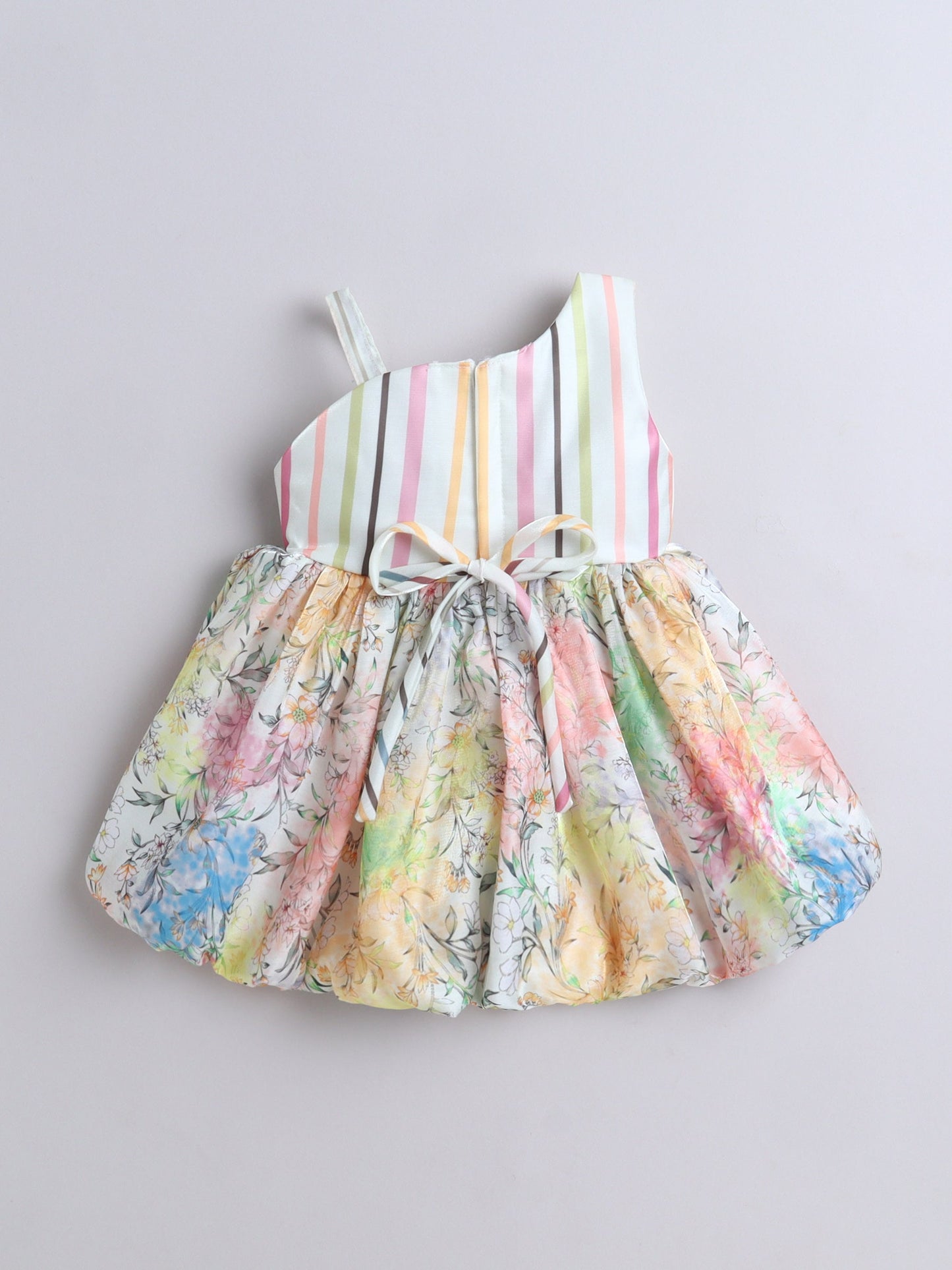The Magic Wand One Shoulder Bow Applique All Over Printed Dress - Multi Color