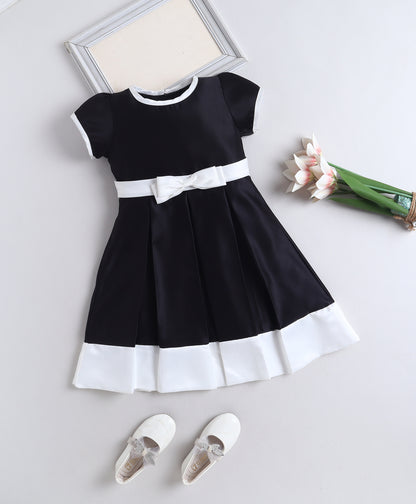 The Magic Wand Woven Puff Sleeves Colourblocked Pleated Party Dress With Bow - Black