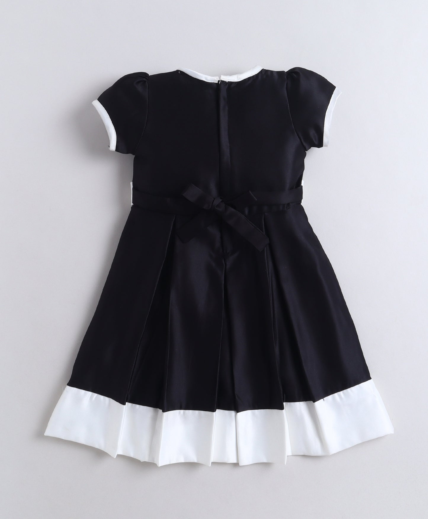 The Magic Wand Woven Puff Sleeves Colourblocked Pleated Party Dress With Bow - Black