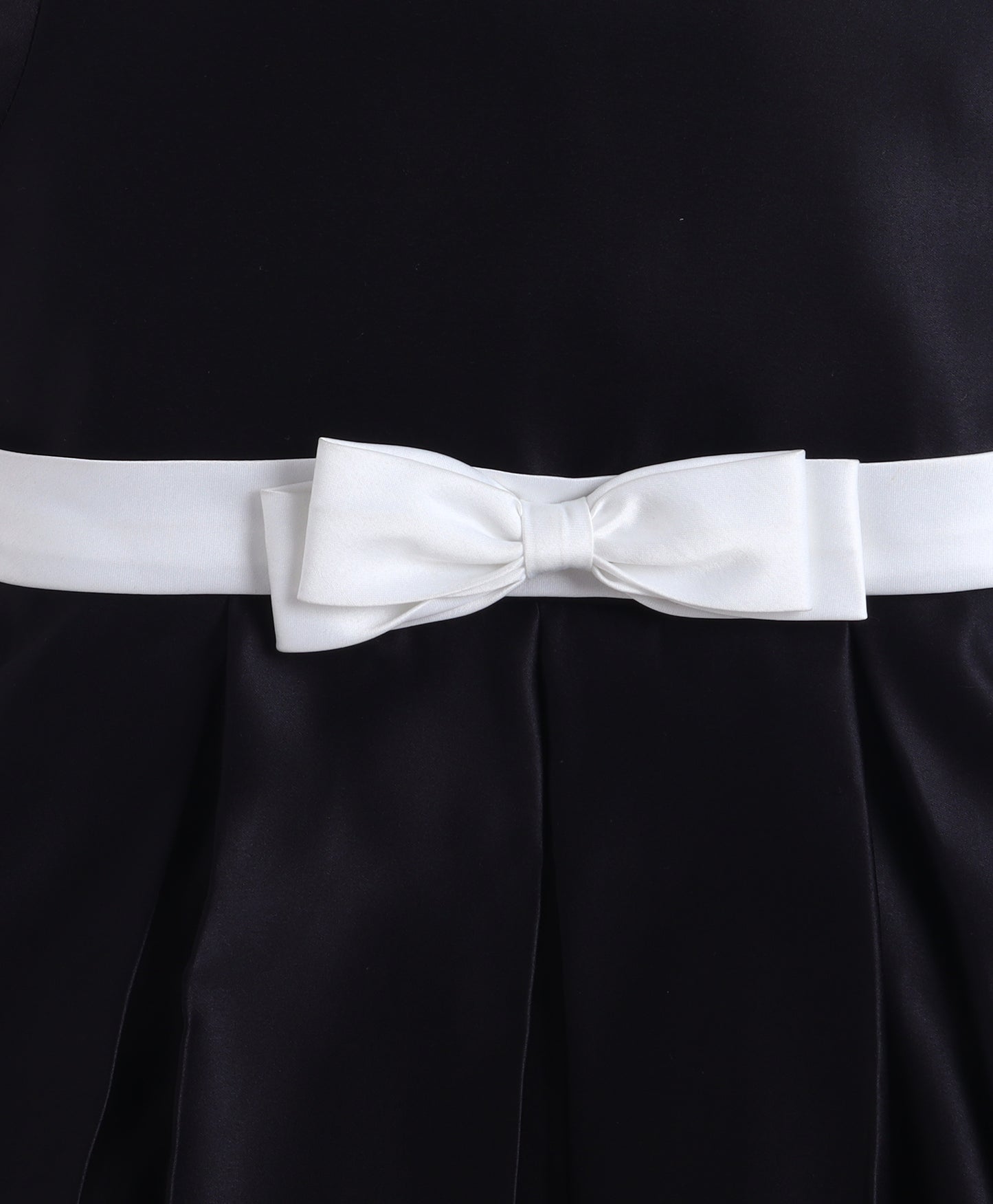 The Magic Wand Woven Puff Sleeves Colourblocked Pleated Party Dress With Bow - Black