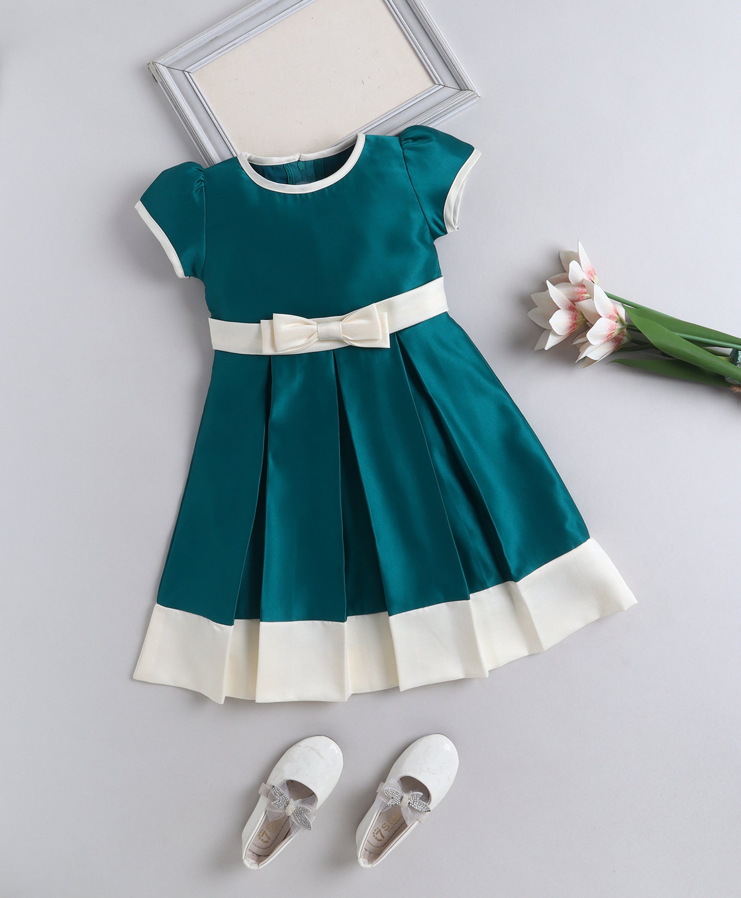 The Magic Wand Woven Puff Sleeves Colourblocked Pleated Party Dress With Bow - Dark Green