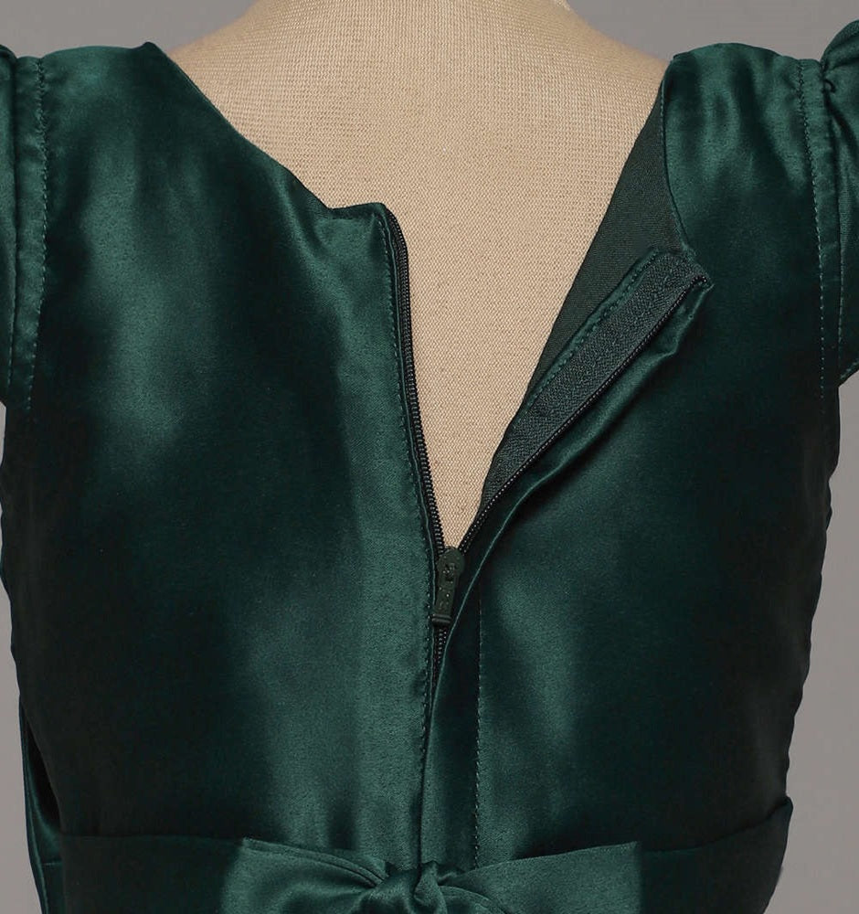 Cap Sleeves Canadian Smocking Detailed Bodice With Bow Embellished Gown - Green