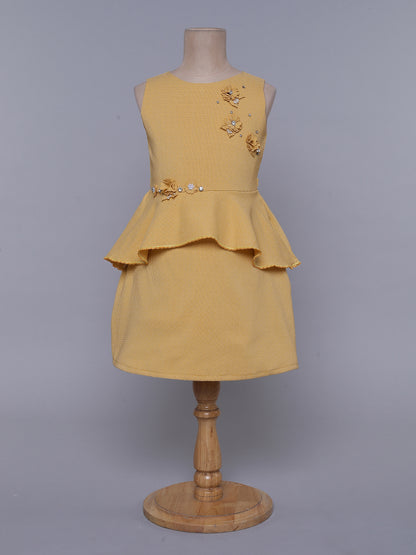 Sleeveless Peplum Formal Dress wth Corages-Yellow