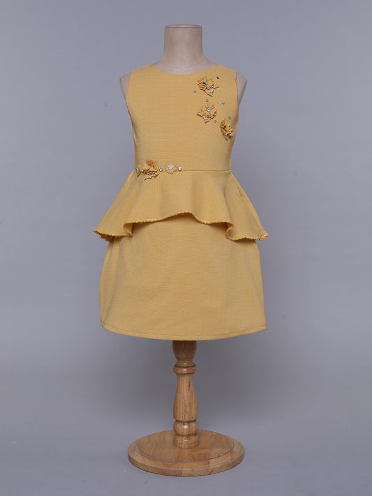 Sleeveless Peplum Formal Dress wth Corages-Yellow