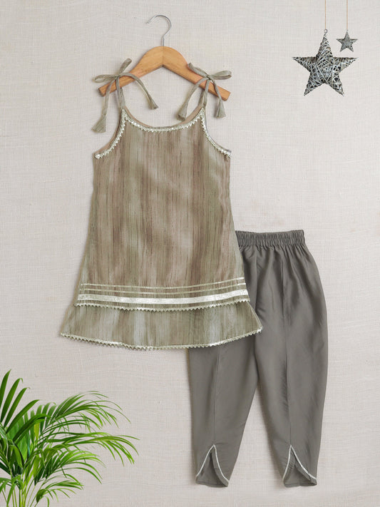 Chanderi Sleeveless Striped Lace Embellished Kurta & Salwar Set - Grey