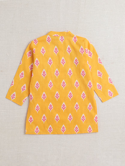 Full Sleeves Ikat Design Motif Printed Kurta With Pant For Boys-Yellow