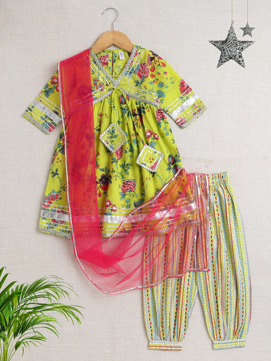 Three forth Sleeves Alia Cut Floral Printed Kurta Set- Green