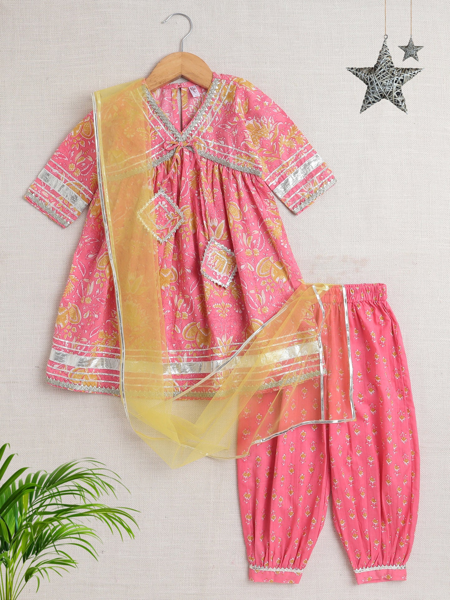 Three forth Sleeves Alia Cut Floral Printed Kurta Set- Peach