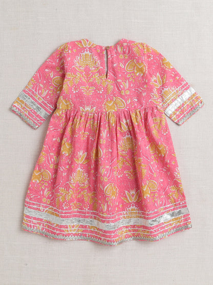 Three forth Sleeves Alia Cut Floral Printed Kurta Set- Peach