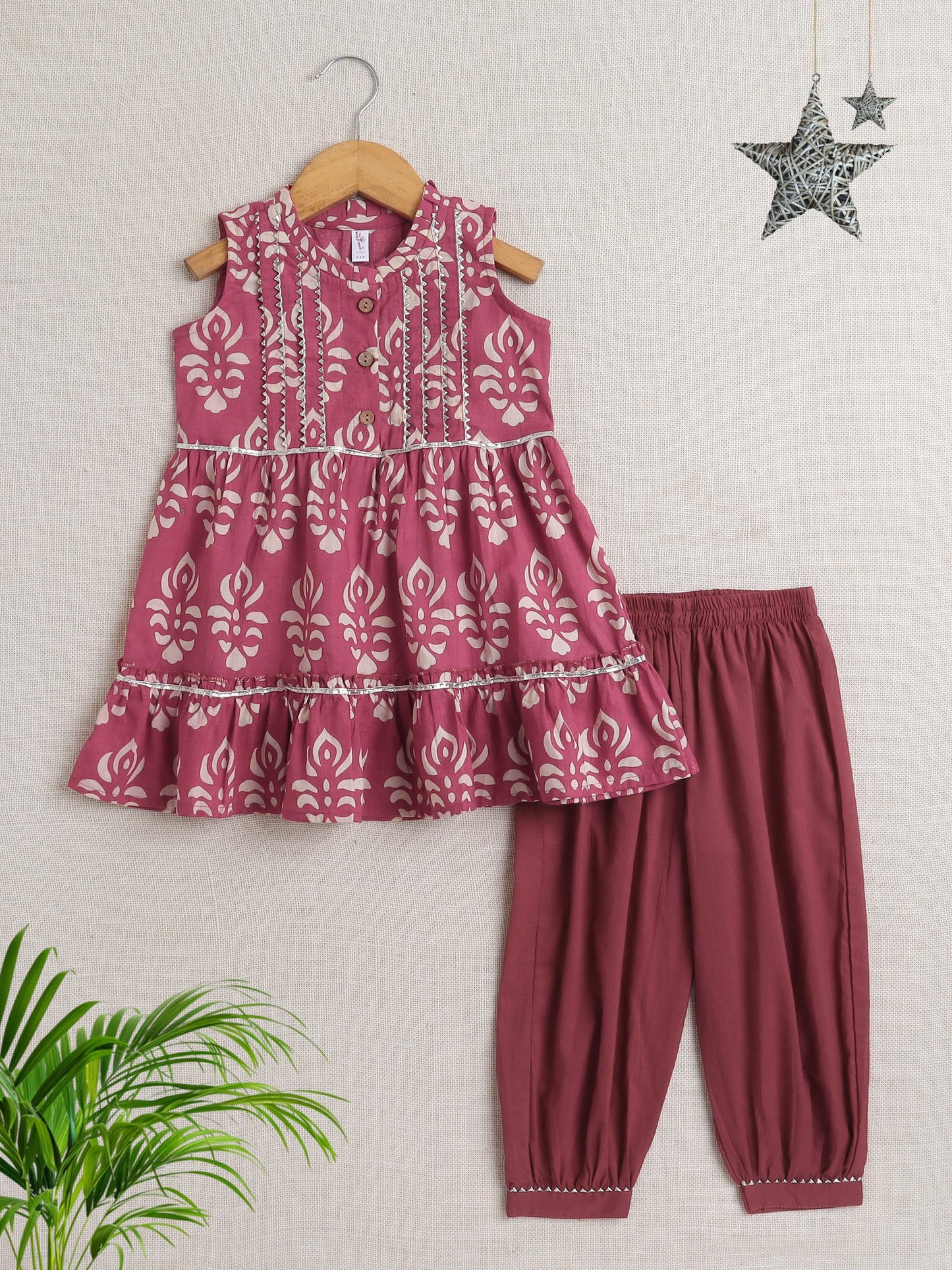 Sleeveless Ethnic Motif Printed & Lace Embellished Kurta With Salwar Set - Maroon