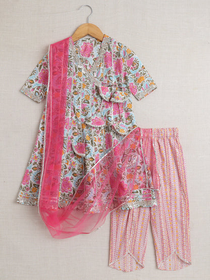 Half Sleeves Floral Printed & Lace Embellished Kurta With Salwar & Dupatta Set - Pink