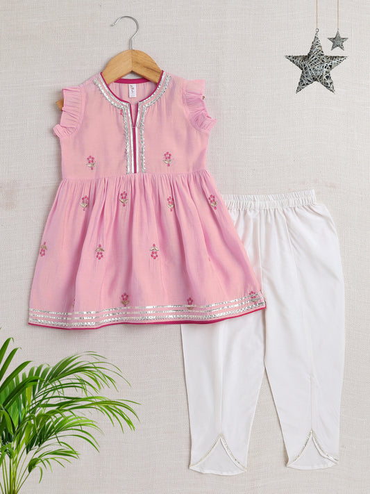 Short Sleeves Embroderied Kurta Set- Pink