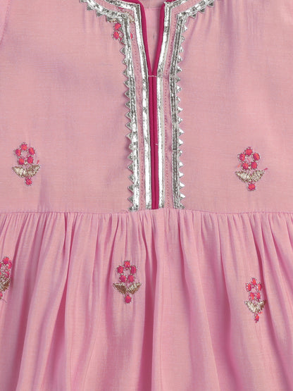 Short Sleeves Embroderied Kurta Set- Pink