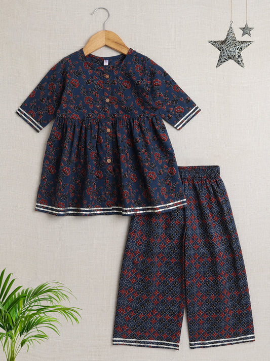 Half Sleeves Floral Print Kurta Set with Lace- Navy Blue