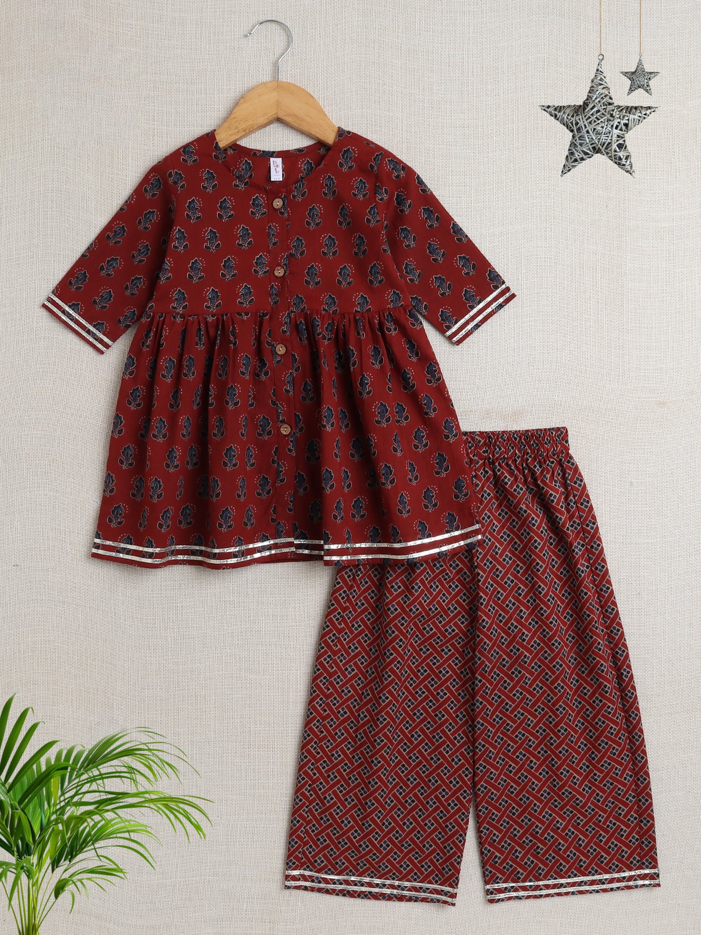 Half Sleeves Floral Print Kurta Set with Lace- Maroon