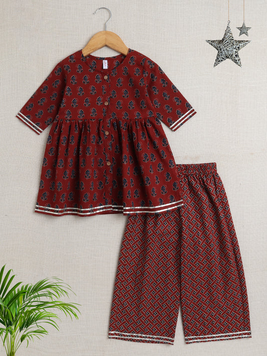 Half Sleeves Floral Print Kurta Set with Lace- Maroon