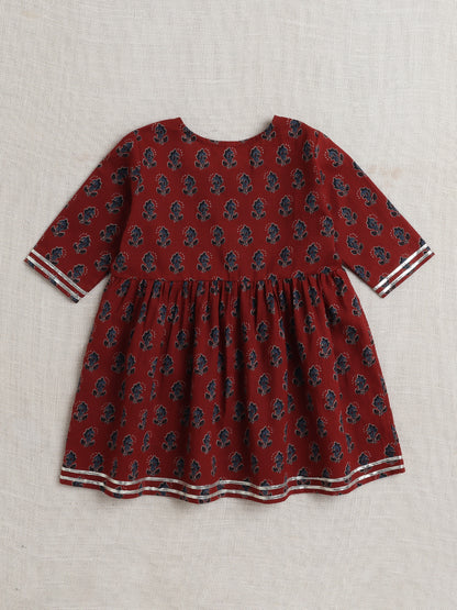 Half Sleeves Floral Print Kurta Set with Lace- Maroon